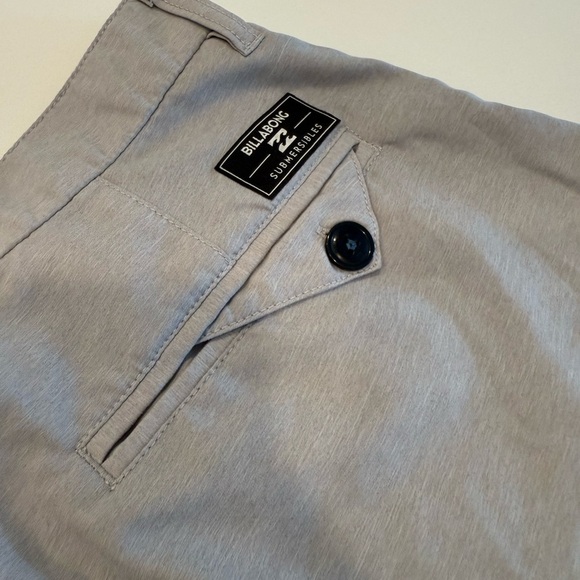 🪩 Billabong Submersible Men's Light Gray Flat Front Shorts - Picture 6 of 7